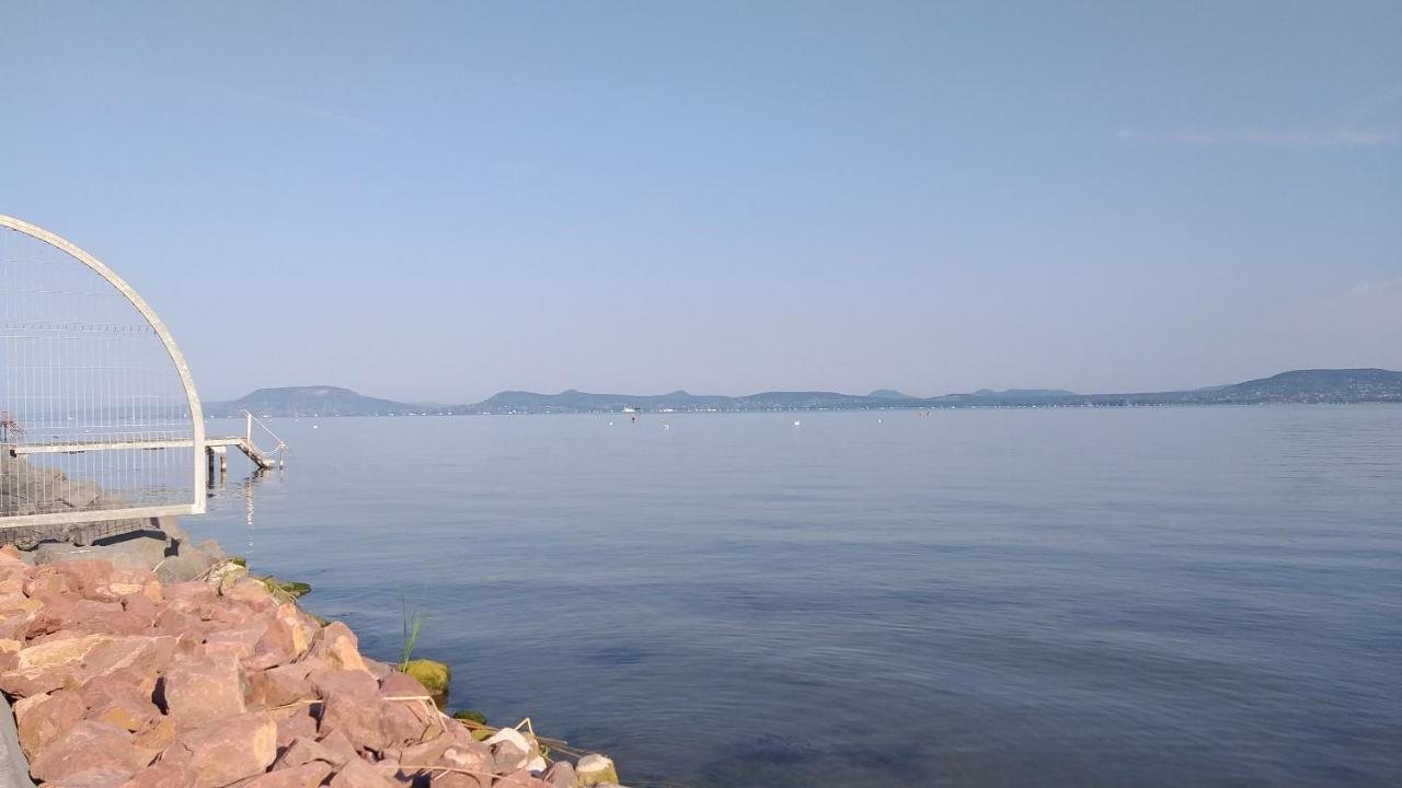 Platan Beach Apartman With Lakeview Balatonboglar Ngoại thất bức ảnh