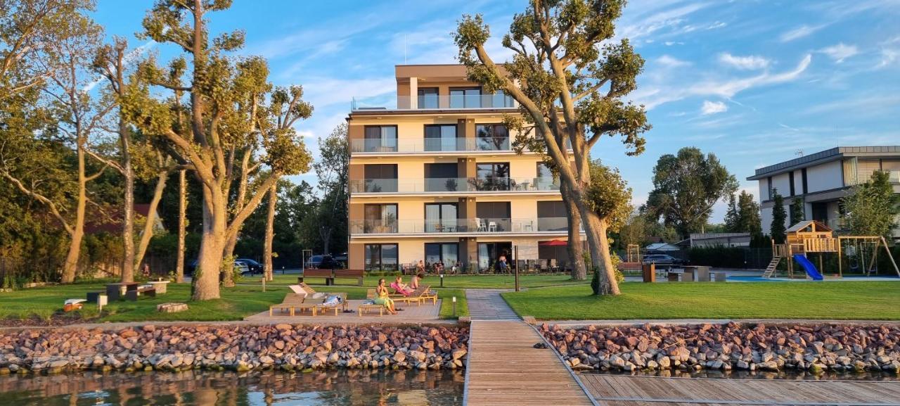 Platan Beach Apartman With Lakeview Balatonboglar Ngoại thất bức ảnh