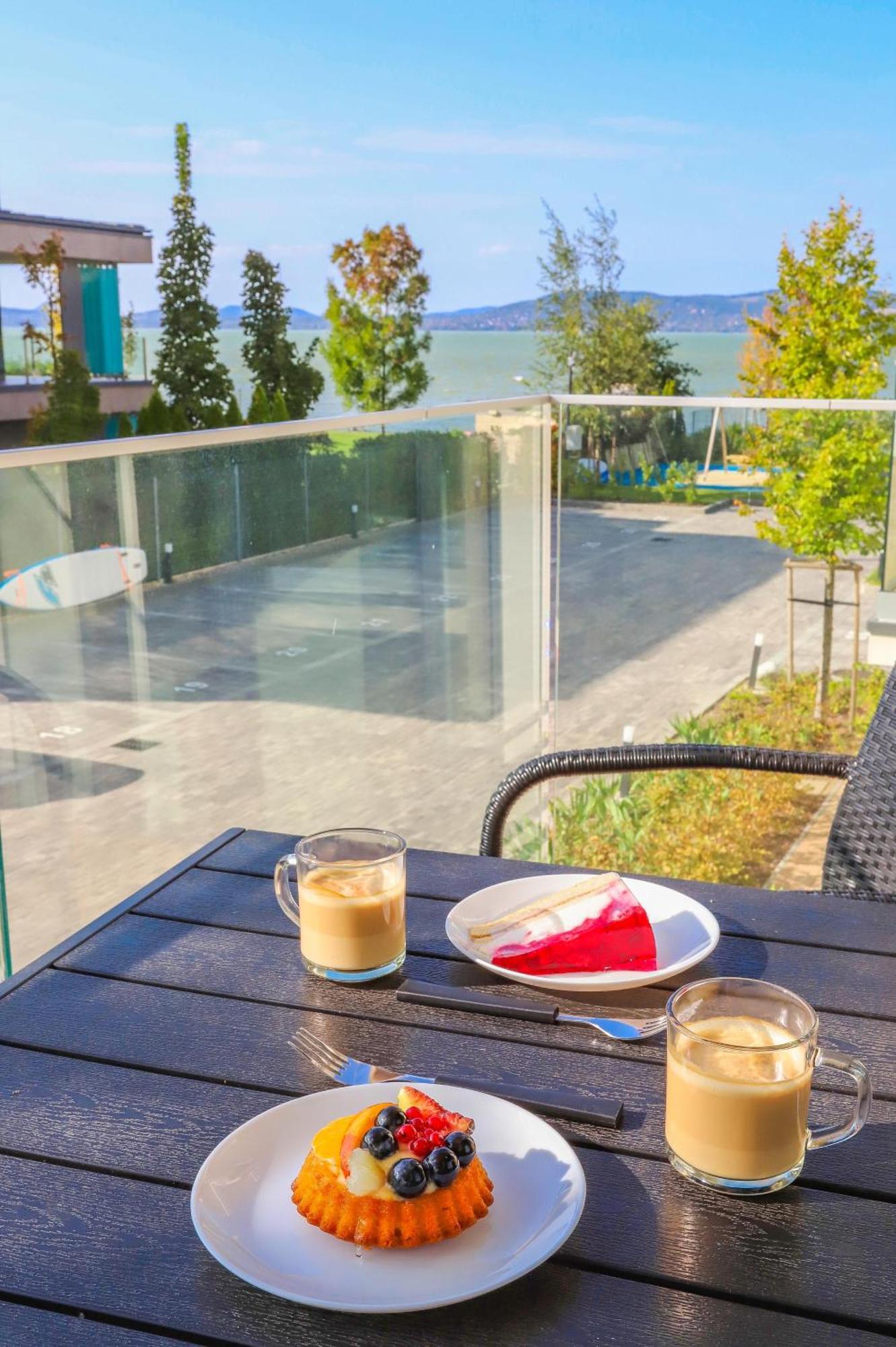 Platan Beach Apartman With Lakeview Balatonboglar Ngoại thất bức ảnh